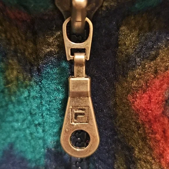 VINTAGE Fila Geometric Patterned Pullover - Picture 4 of 5